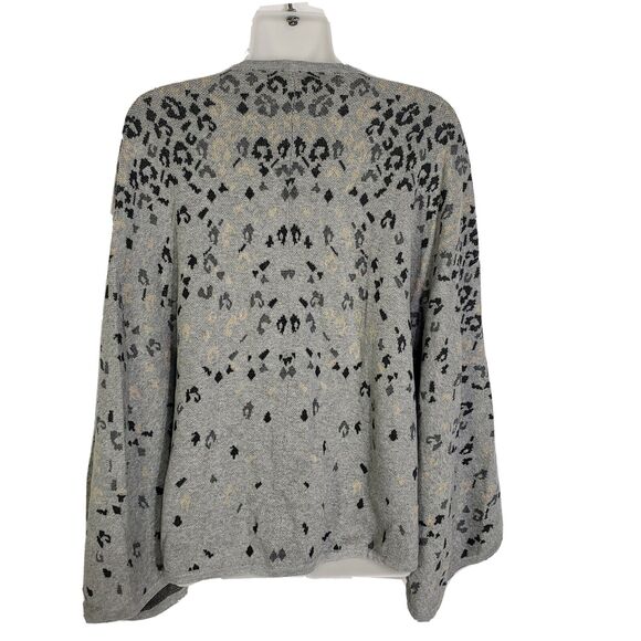 CAbi Womens Cape Wrap Sweater OS One Size Gigi Gray Leopard Animal Print 3115 - Picture 2 of 10